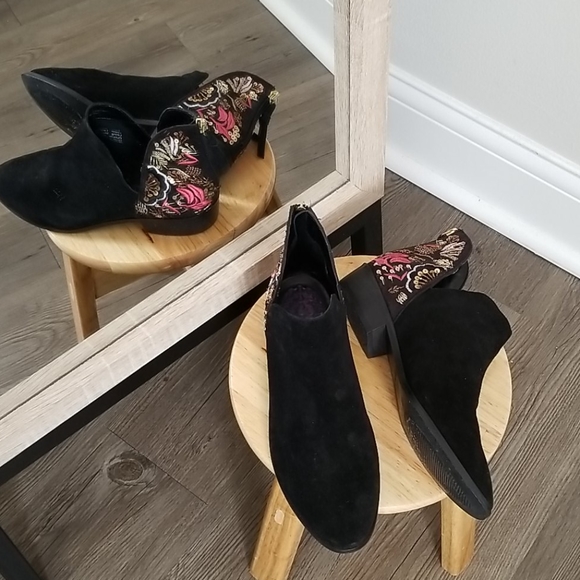 Embroidered boots - Picture 4 of 5